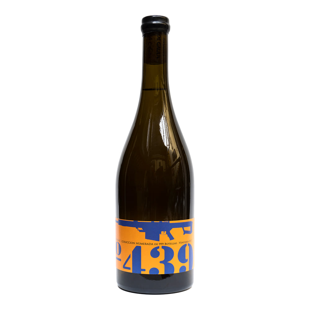Botella de vino blanco Chardonnay edición limitada macerado en barrica de Bodega Amadís de Gaula